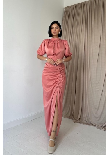 The İstanbul Pudra Büzgülü Saten Elbise Pudra