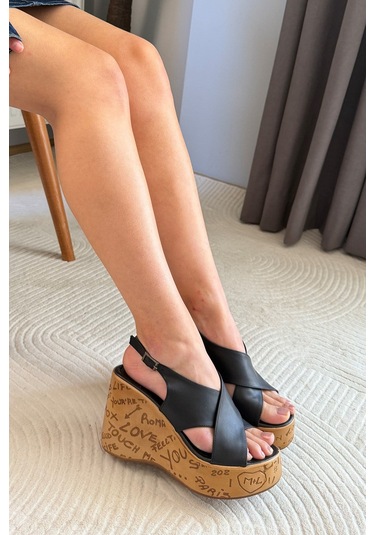 Preshley Kadın Forge Siyah 10 Cm Dolgulu Yazılı Mantar Taban Ayakkabı & Sandalet