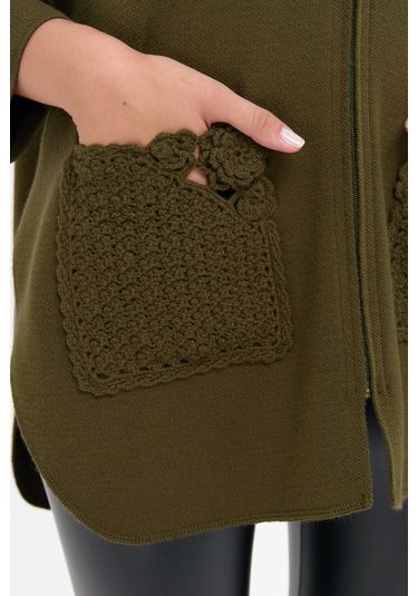 Kadın Dik Yaka Cebi Gül İşlemeli Fermuarlı Kısa Panço Haki Haki