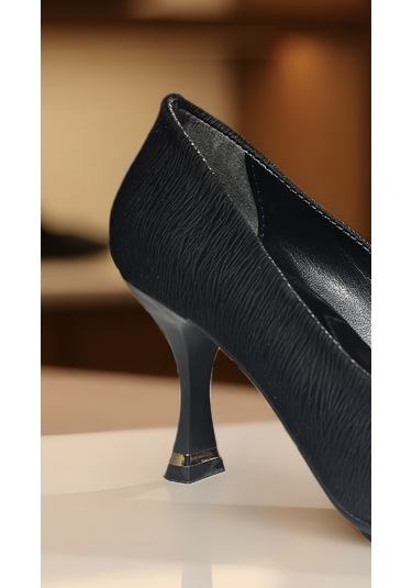 Altın Pabuç Kadın Topuklu Ayakkabı - Siyah Stiletto, Şık Ve Rahat Trend Model Siyah