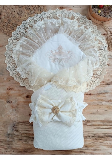 Örgü Tericotton Taç Nakışlı İncili Güpür Çift Fiyonk Papatya Güpür Trilüks Kundak Bebek Battaniyesi Ekru