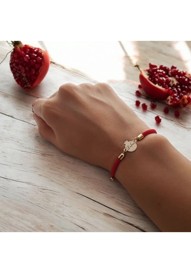 Defne İsmine Özel Nar Motifli İpek Örgülü 14 Ayar Altın Plakalı Hediye Bileklik-323isim-kırmızı Altın