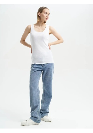 Tvoe Düz Renkli, Geniş Askılı Temel Bir Atlet, Ceket Altında 14804227 Beyaz