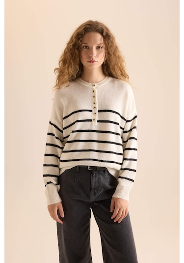 DeFacto Oversize Geniş Kalıp Düğmeli Yaka Çizgili Triko Kazak D4913AXNSER105 Ekru
