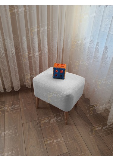 Lüks Oval Parrot Puf Ahşap Ayak Beyaz