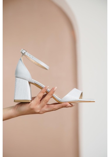 Topuklu Büyük Numara Bayan Saten Tek Bant Ayakkabı Açık Gri