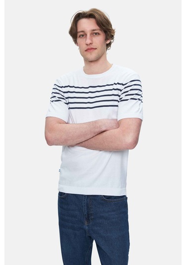 Kendrıck Beyaz Çizgili Bisiklet Yaka Triko Nakışlı Standard Fit Erkek Tshirt Beyaz