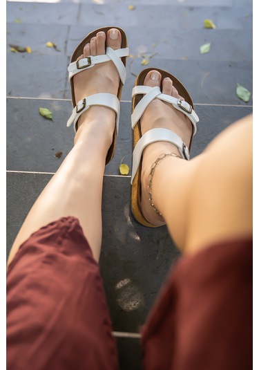 Kadın Beyaz Triss Parmak Arası Terlik Beyaz