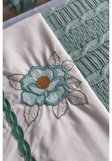 Triko Örme Gül Nakışlı Battaniye Takımı -tivoli Rosetta Mint