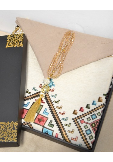 Çeyizlik Hediyelik Seccade Eşarp Tesbih Set Kilim Desenli Kadife Astarlı Seccade, Eşarp, Kristal Tesbih Özel Kutulu Lüks Hediye Seti Beyaz