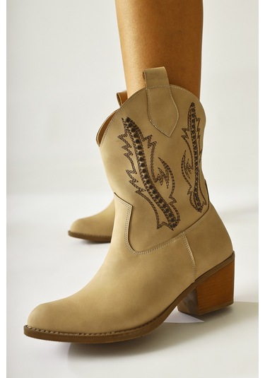 Fiza Krem Sivri Burunlu Nakışlı Zımba Detaylı Western Bot 001