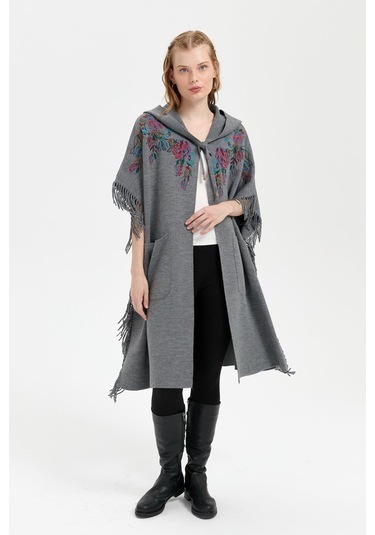 Kadın Kapüşonlu Nakış İşlemeli Yanı Püsküllü Panço Füme Füme