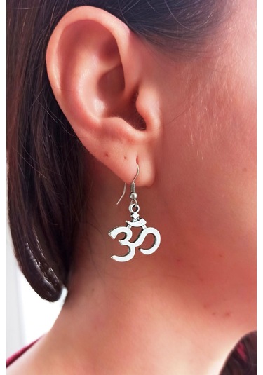 Ohm Yoga Şekilli Kadın Küpe Çift Adet Gümüş Kaplama El Yapımı Kadın Küpe Gümüş