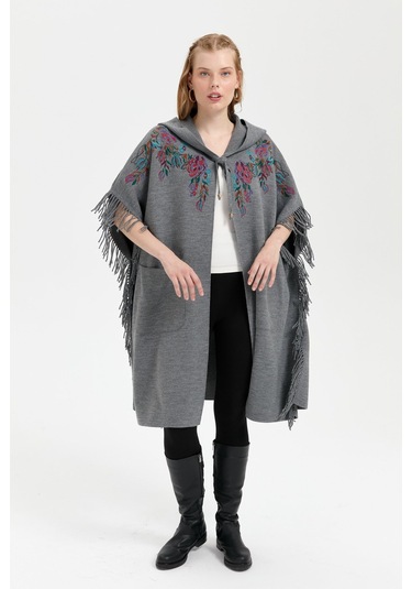 Kadın Kapüşonlu Nakış İşlemeli Yanı Püsküllü Panço Füme Füme