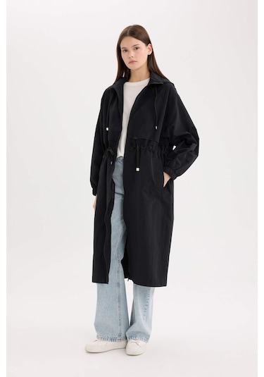 DeFacto Su İtici Kapüşonlu Fermuarlı Cepli Beli Büzgülü Mevsimlik Uzun Yağmurluk A6245AX25SPBK27 Siyah