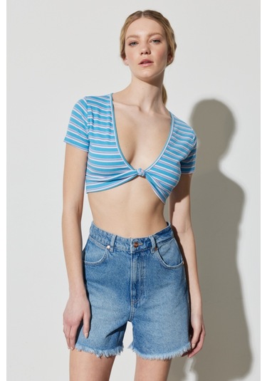 Regular Fit Normal Kesim V Yaka Çizgili Crop Bluz W231671400