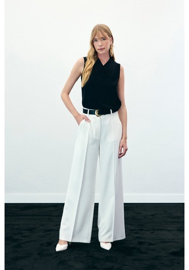 Yaka İncili Kolsuz Bluz - Siyah-136427 Siyah