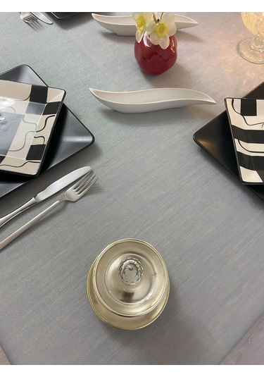 Dantel Detaylı Simli Dertsiz Masa Örtüsü Gri