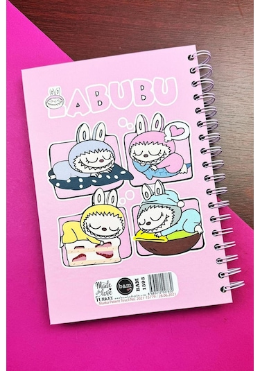 Labubu Tasarımlı Spiralli Sticker'lı Tarihsiz Konuşan Ajanda Haftalık Planlayıcı renkli