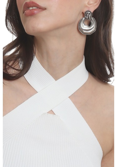 Labalaba Kadın Yaprak Dokulu Çivili Model Çanta Formlu Küpe - Gümüş Antrasit