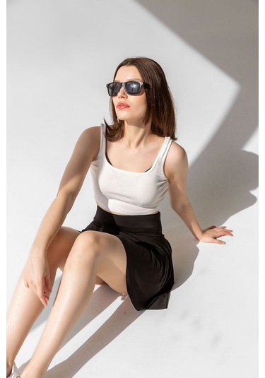 Beyaz Yüksek Bel Cepli Toparlayıcı Şort Etek Siyah