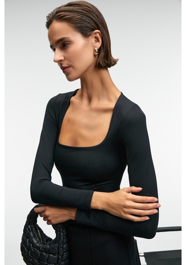 ZAFEEA Kadın Havuz Yakalı Esnek Kumaşlı Çıtçıtlı Siyah Bluz