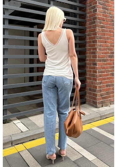 Madmext Beyaz V Yaka Dantelli Kadın Bluz Mg2426