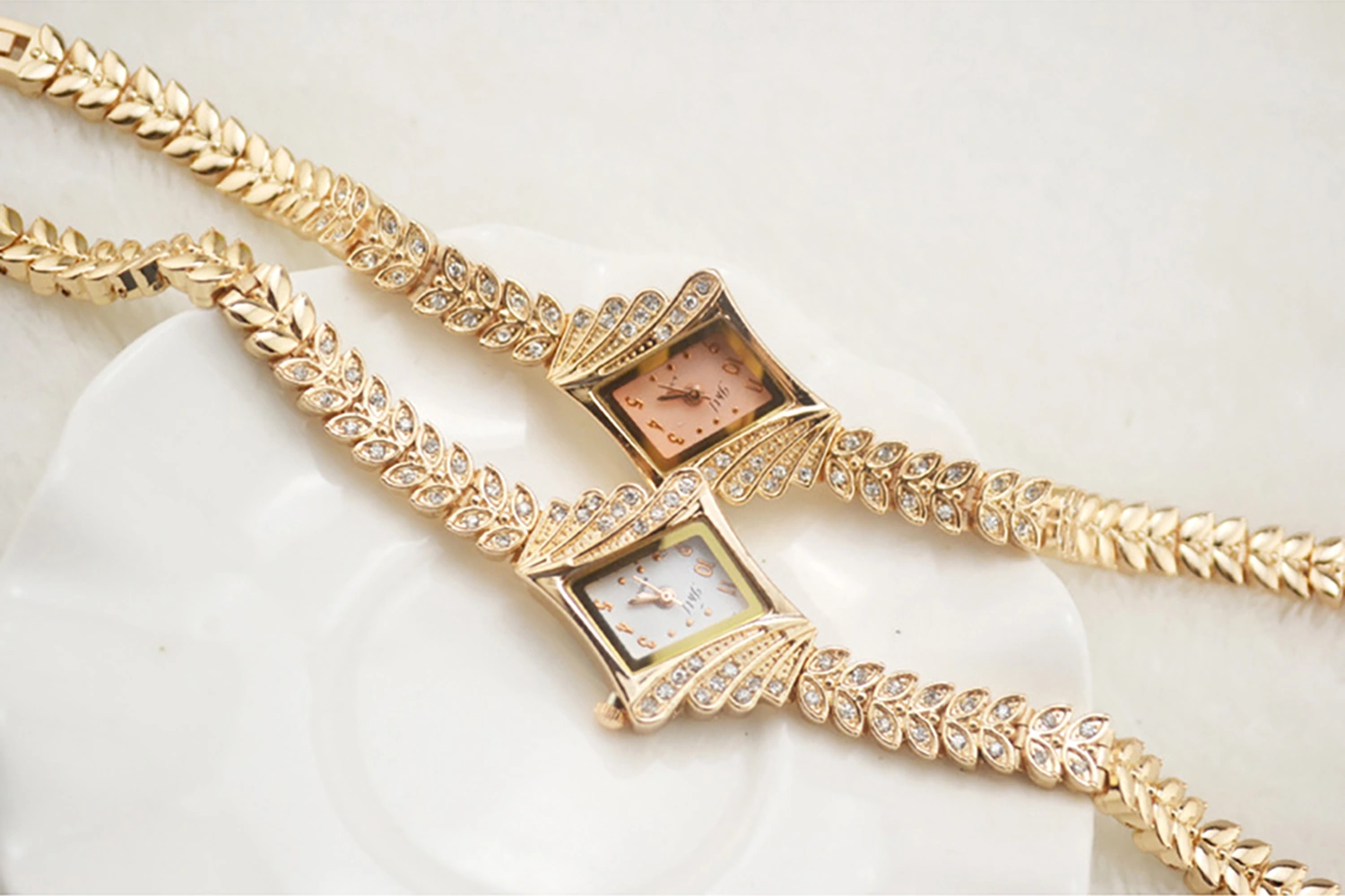 Padalink Kadınlar İçin Zircon Taşlı El Bileklik Saati - Moda Quartz Kol Saati, Gençler Ve Öğrencilere Uygun, Altın Arka Planlı, Dayanıklı Tasarım Diğer