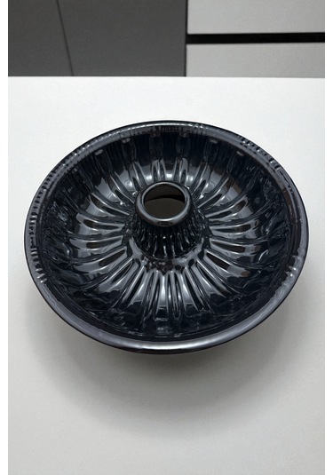 Emaye Dilimli Kek Kalıbı Yanmaz Yapışmaz Taban Siyah 30 Cm Siyah