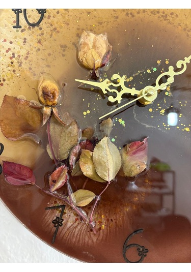 Pelince - Beyaz Gül - Koyu Kahverengi - Epoksi Duvar Saati Özel Tasarım - Tek Üretim - 30 Cm Siyah