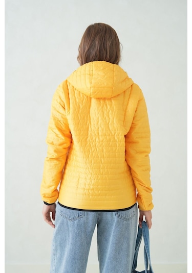 İçi Astarlı Su Ve Rüzgar Geçirmez Cepli Kapüşonlu Kadın Mont Sarı