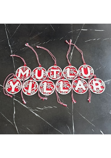 11 Harfli Kırmızı Beyaz İpli Mutlu Yıllar Yazılı Ahşap Yılbaşı Ağ