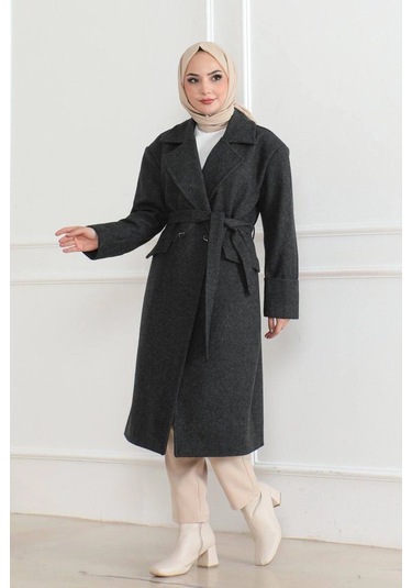 Kadın Kaşe Kaban - Uzun Boy 115 Cm Kruvaze Yaka Kuşaklı Astarlı Kışlık Tesettür Kaban, Yünlü Dokuma Kaşmir Kumaş, Cepli Oversize Rahat Kalıp Şık Modern Kaban Mont Modeli Günlük Ve Özel Gün Kombinlerine Uygun - Siyah Siyah Kadın Kaşe Kaban - Uzun Boy 115 Cm Kruvaze Yaka Kuşaklı Astarlı Kışlık Tesettür Kaban, Yünlü Dokuma Kaşmir Kumaş, Cepli Oversize Rahat Kalıp Şık Modern Kaban Mont Modeli Günlük Ve Özel Gün Kombinlerine Uygun - Siyah Siyah