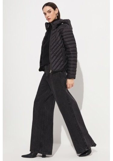 June Elyaf Dolgulu Kapüşonlu Mont Siyah 001