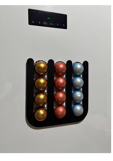 İhtiyacın3d Nespresso Vertuo Kapsül Düzenleyici Mıknatıslı 12 Li Kahve Kapsül Standı 24x24 Cm Siyah