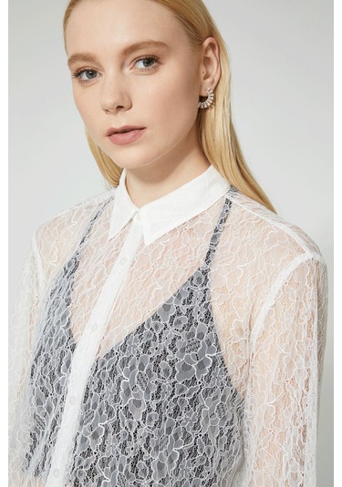 Beyaz Dantel Detaylı Gömlek Desenli