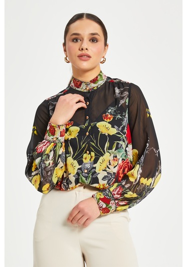 Yüksek Yaka Düğmeli Volan Kol Gömlek Çiçek Desenli, Şifon Dokulu, Günlük Ve Zarif Kullanıma Uygun Siyah