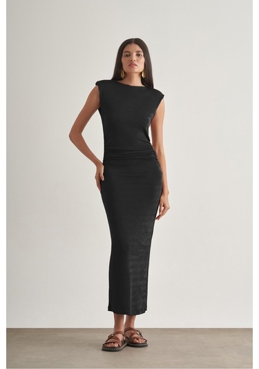 Mizalle Yan Büzgü Detaylı Vatkalı Uzun Kolsuz Siyah Bodycon Elbise Siyah
