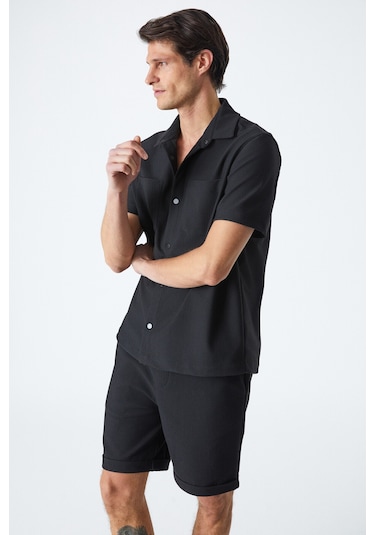 MELOS Erkek Kısa Kollu Cepli Çıtçıtlı Relaxed Fit Siyah Gömlek