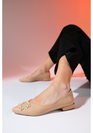 Luvishoes Ghent Bej Cilt İnci Taşlı Kadın Babet Ayakkabı Bej