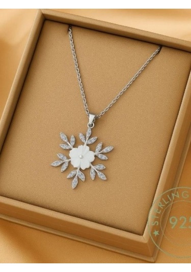 925 Ayar Gümüş Taşlı Kartanesi Ortası Çiçek Taş Tasarımlı Kolye Gümüş 925 Ayar Gümüş Taşlı Kartanesi Ortası Çiçek Taş Tasarımlı Kolye Gümüş