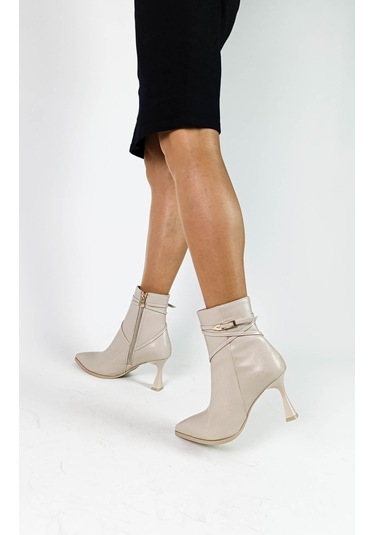 Bej Renk Sivri Burun Kadeh Topuk Fermuarlı Kadın Bot Bej