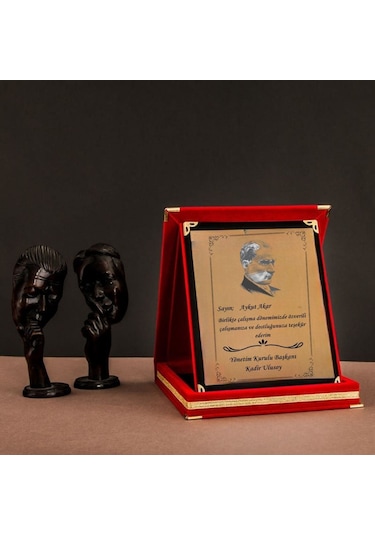 Kişiye Özel Atatürk Tasarımlı Plaket - Kadife Kutulu