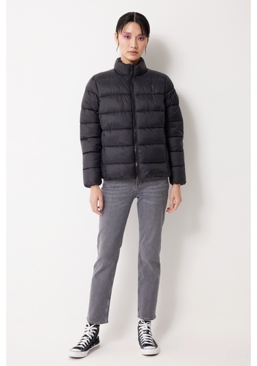 Lee Regular Fit Normal Kesim Dik Yaka Siyah Şişme Mont L222714001 Siyah