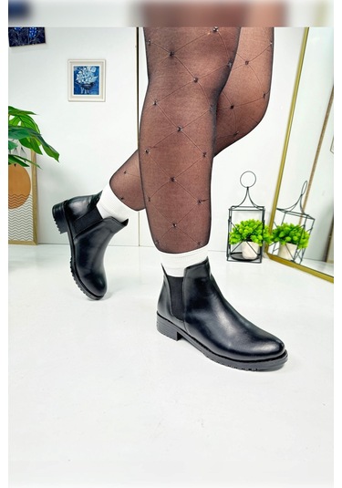 Günlük Kadın Siyah Bot Kalın Oval Burunlu Lastikli Alçak Topuklu Tırtıklı Taban Kısa Bootie 425 Siyah Günlük Kadın Siyah Bot Kalın Oval Burunlu Lastikli Alçak Topuklu Tırtıklı Taban Kısa Bootie 425 Siyah