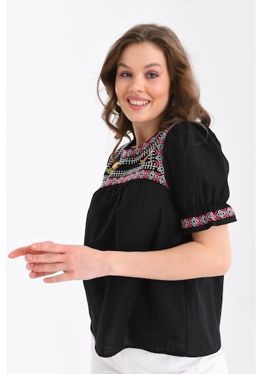 Bisiklet Yaka Nakış İşlemeli Dokuma Gömlek 001