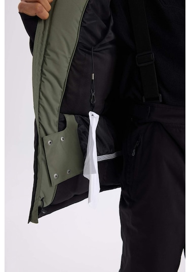 DeFactoFit Kayak Montu Su İtici Rüzgar Geçirmez Kapüşonlu Fermuarlı Eldiven Detaylı Ultra Korumalı A7114AX24WNKH109