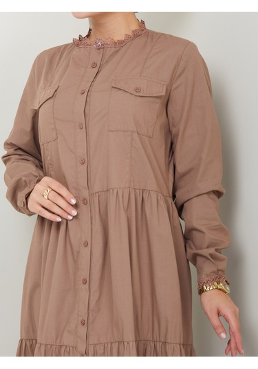 Dantelli Doğal Kumaşlı Boydan Düğmeli Kot Elbise Vizon