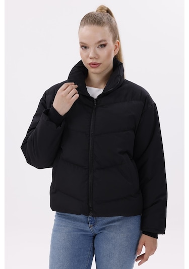 Kadın Dolgulu Puffer Mont - Yüksek Yaka, Suya Dayanıklı Siyah