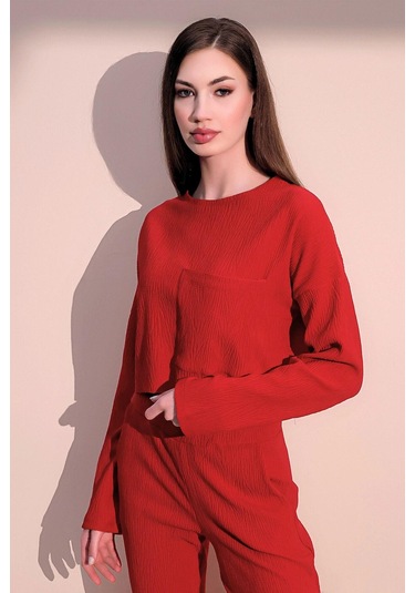 Kadın Kırmızı Uzun Kol Kendinden Dokulu Cepli Crop Sweatshirt, Salaş Kesim Bluz Kırmızı